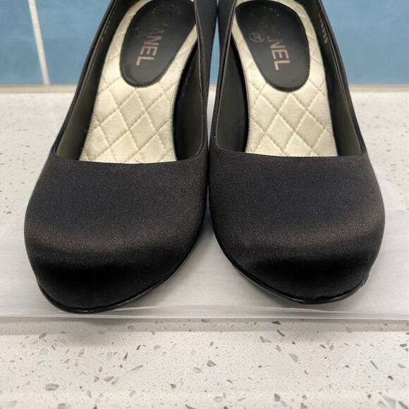 Chanel 2012 Interlocking CC Logo Lagerfeld Satin Crystal Pumps 38.5 Box Dust Bag - Picture 4 of 16